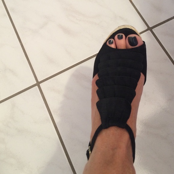 Steve Madden Black w/Beige Basket Weave Wedge (Size 5.5) - Picture 2 of 11